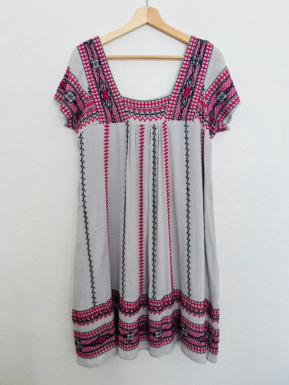 Maeve Anthropologie Small Embroidered Boho Dress Gray Pink Navy